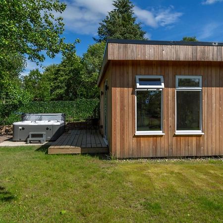 Allt Mor Rentals - Chalet With Hot Tub, And Studio Apartment No Hot Tub Roybridge Extérieur photo