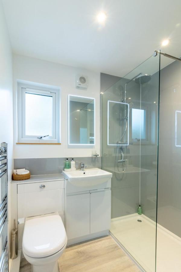 Allt Mor Rentals - Chalet With Hot Tub, And Studio Apartment No Hot Tub Roybridge Extérieur photo