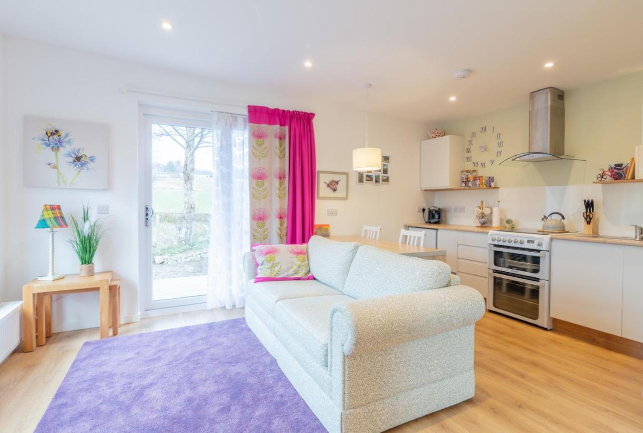 Allt Mor Rentals - Chalet With Hot Tub, And Studio Apartment No Hot Tub Roybridge Extérieur photo