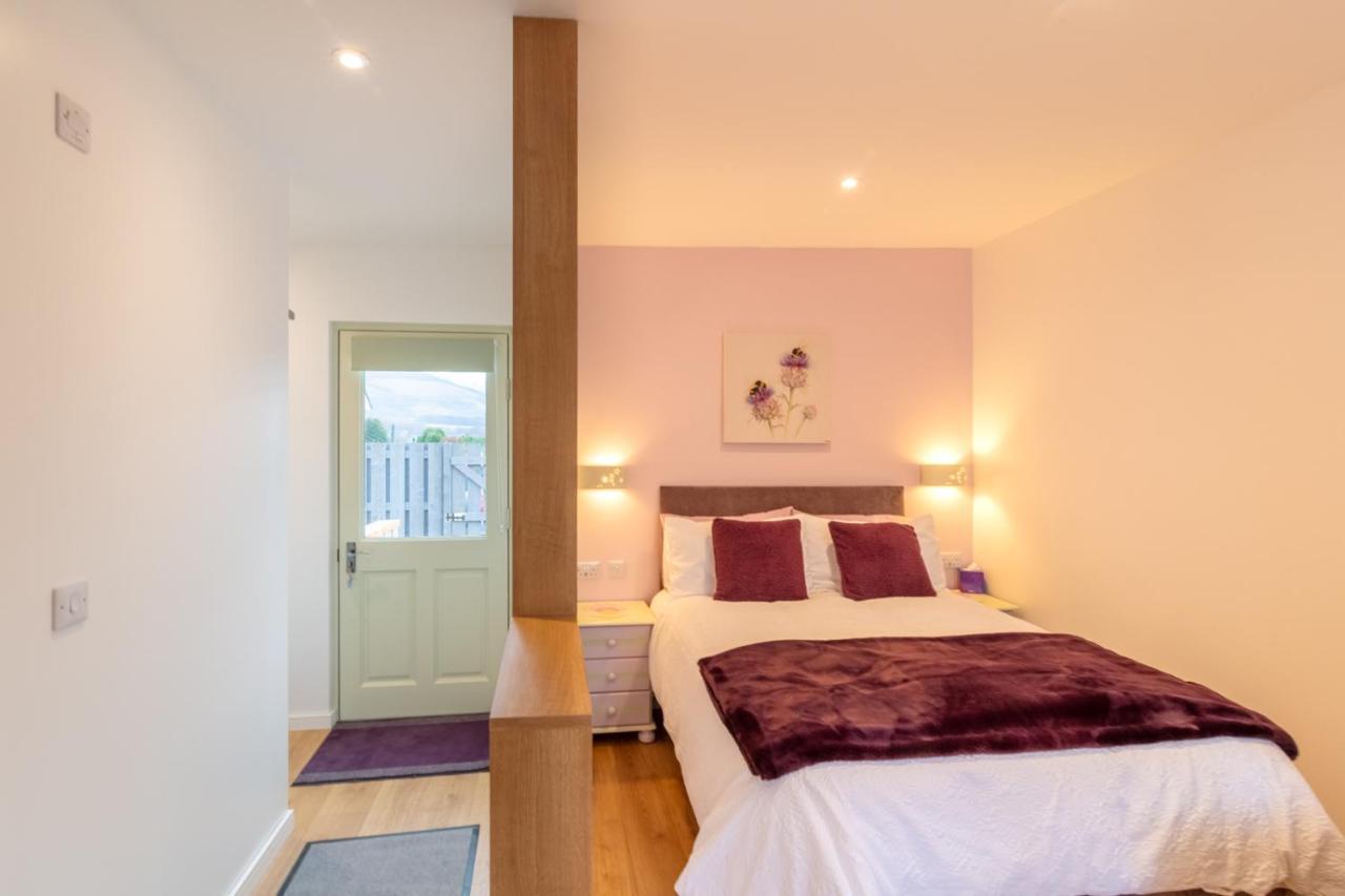Allt Mor Rentals - Chalet With Hot Tub, And Studio Apartment No Hot Tub Roybridge Extérieur photo