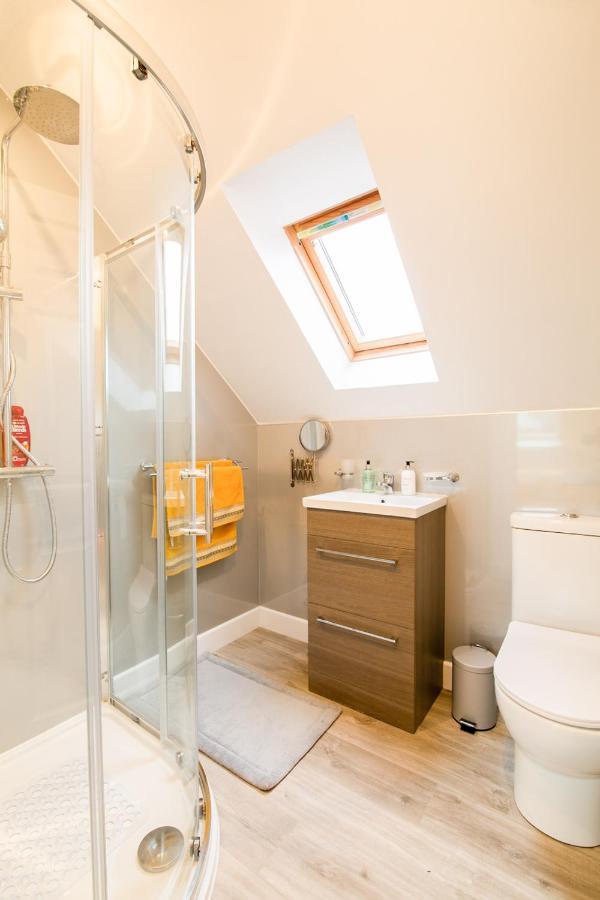 Allt Mor Rentals - Chalet With Hot Tub, And Studio Apartment No Hot Tub Roybridge Extérieur photo