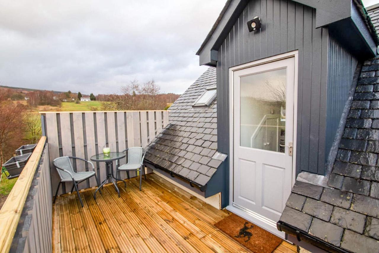 Allt Mor Rentals - Chalet With Hot Tub, And Studio Apartment No Hot Tub Roybridge Extérieur photo