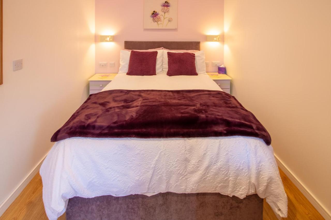 Allt Mor Rentals - Chalet With Hot Tub, And Studio Apartment No Hot Tub Roybridge Extérieur photo