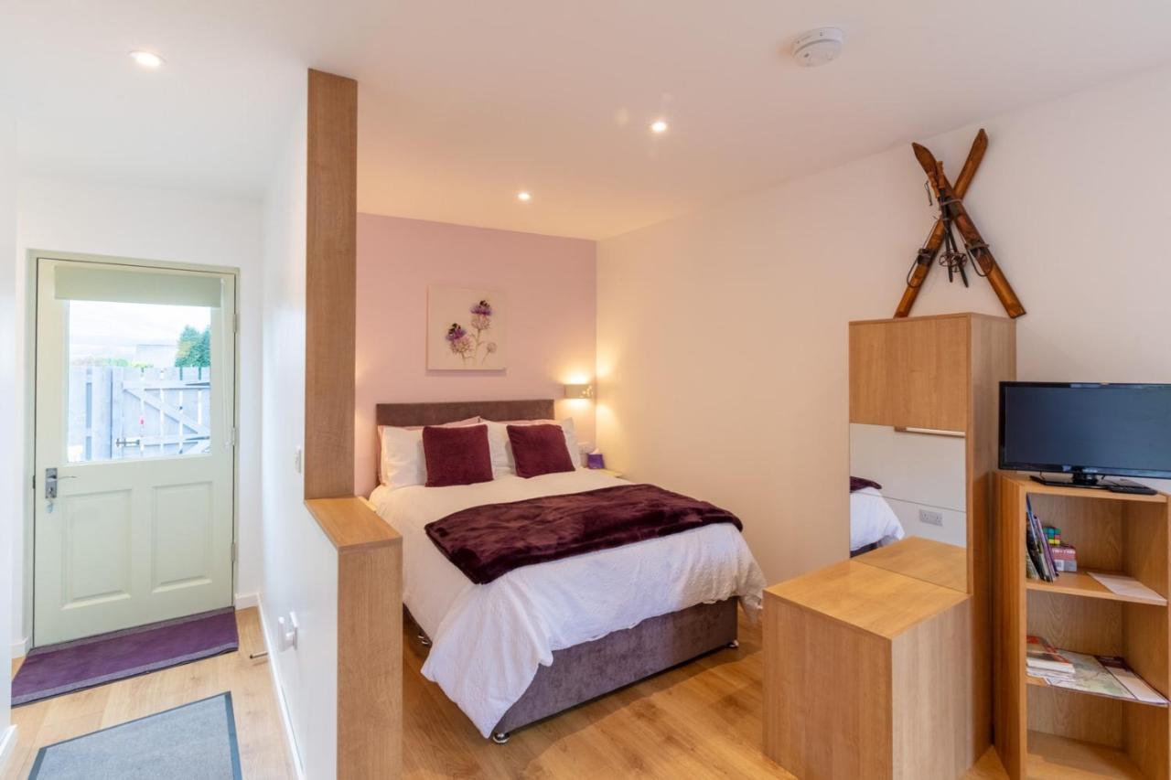 Allt Mor Rentals - Chalet With Hot Tub, And Studio Apartment No Hot Tub Roybridge Extérieur photo