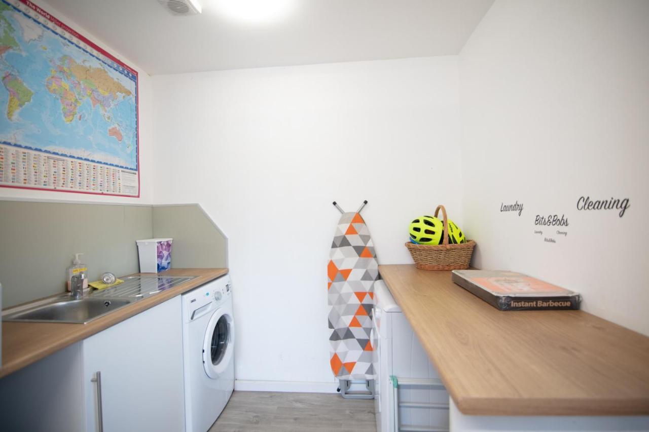 Allt Mor Rentals - Chalet With Hot Tub, And Studio Apartment No Hot Tub Roybridge Extérieur photo