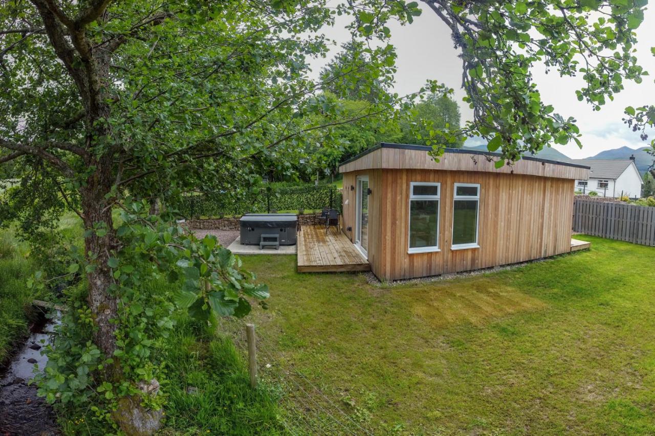Allt Mor Rentals - Chalet With Hot Tub, And Studio Apartment No Hot Tub Roybridge Extérieur photo