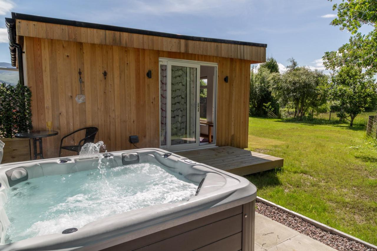 Allt Mor Rentals - Chalet With Hot Tub, And Studio Apartment No Hot Tub Roybridge Extérieur photo