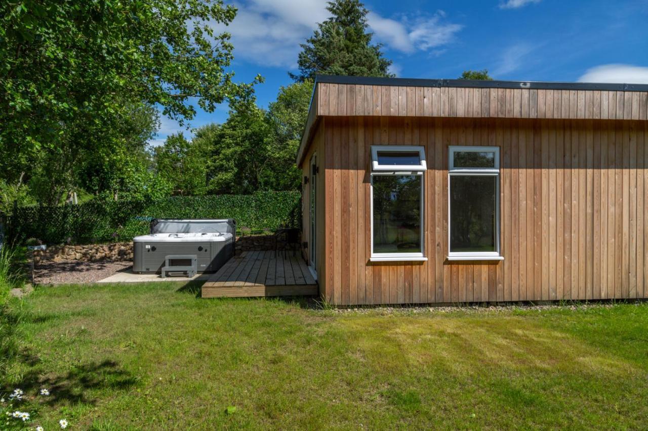 Allt Mor Rentals - Chalet With Hot Tub, And Studio Apartment No Hot Tub Roybridge Extérieur photo