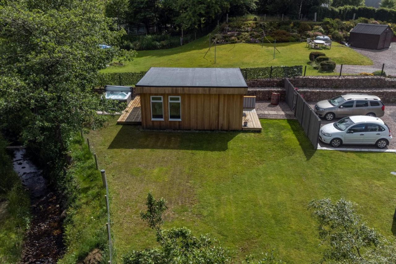 Allt Mor Rentals - Chalet With Hot Tub, And Studio Apartment No Hot Tub Roybridge Extérieur photo